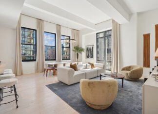 151 Bay Street Model 809 Ii Living Room