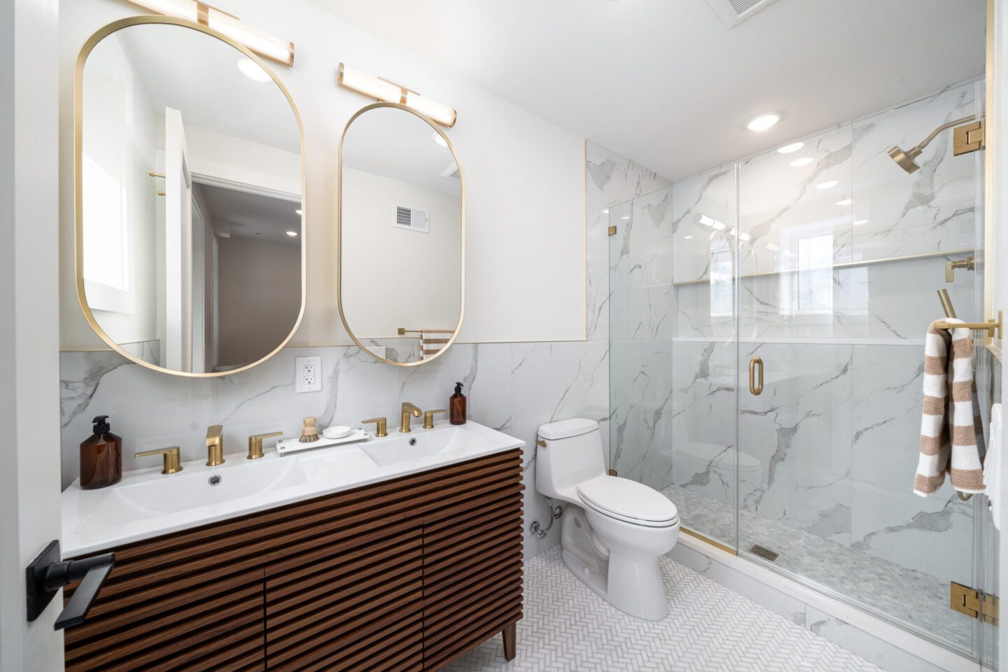 Ensuite Bathroom Unit 1