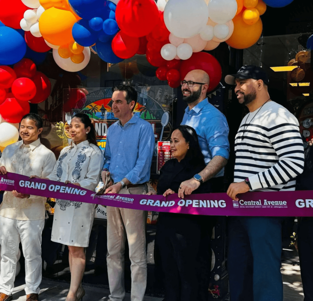 Island Central Ribbon Cutting